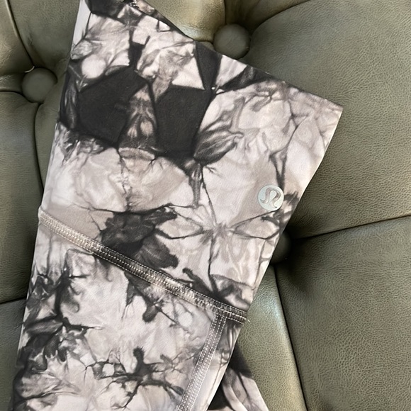 NWOT Lululemon Wunder Under 7/8 - Picture 2 of 6